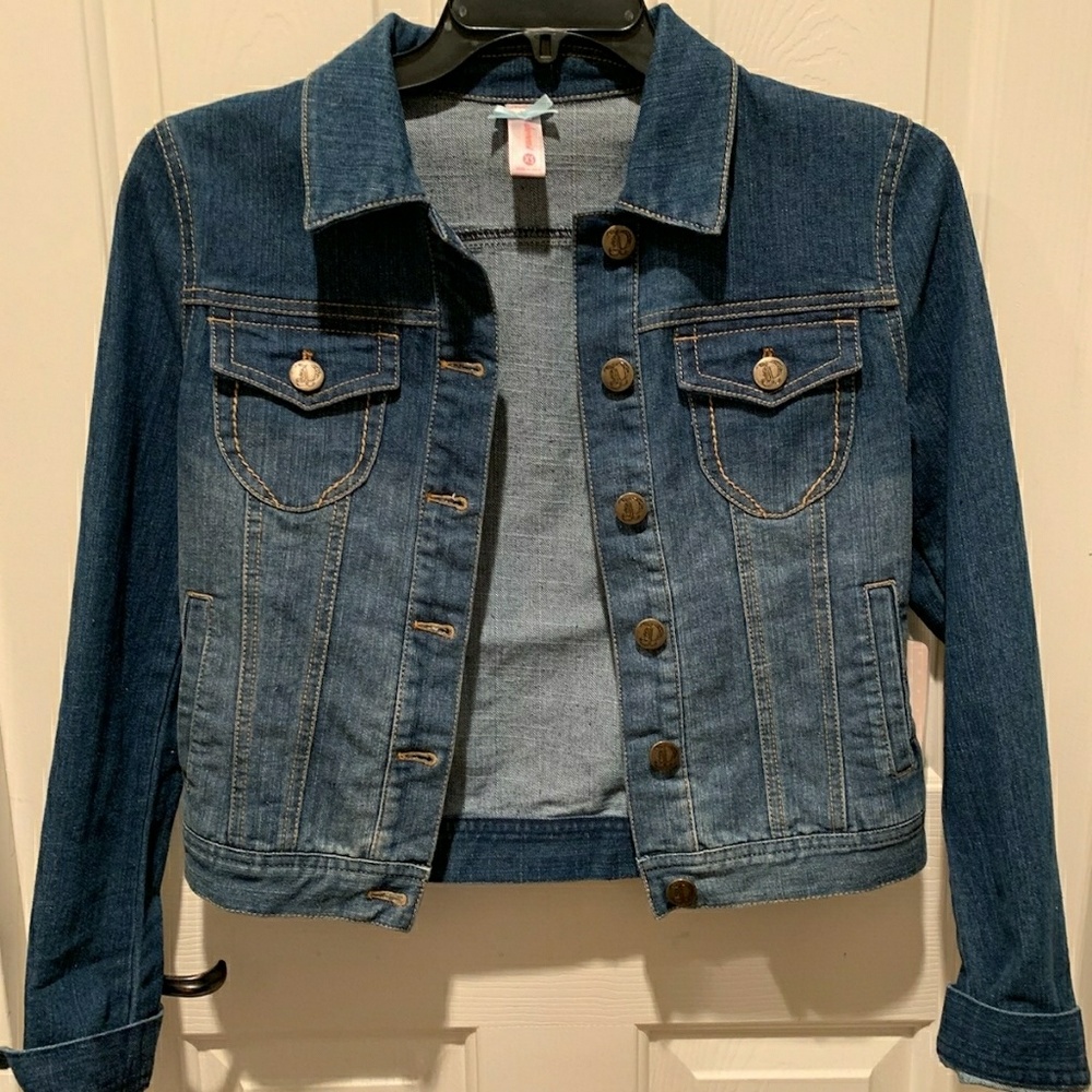 A Jean Jacket (Dark wash blue)
